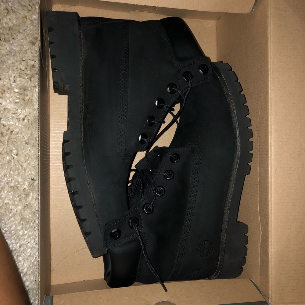 Black timberland boots